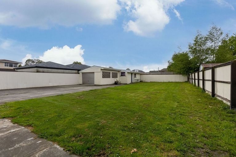 Photo of property in 308 Main North Road, Redwood, Christchurch, 8051