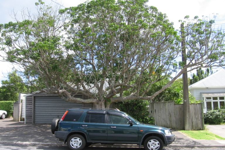 Photo of property in 3 Roslyn Terrace, Stanley Point, Auckland, 0624