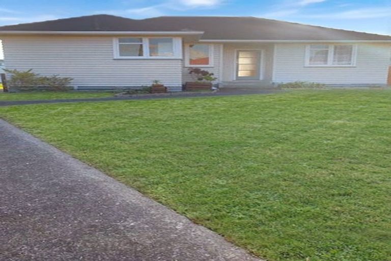 Photo of property in 23 Holland Crescent, Bulls, 4818