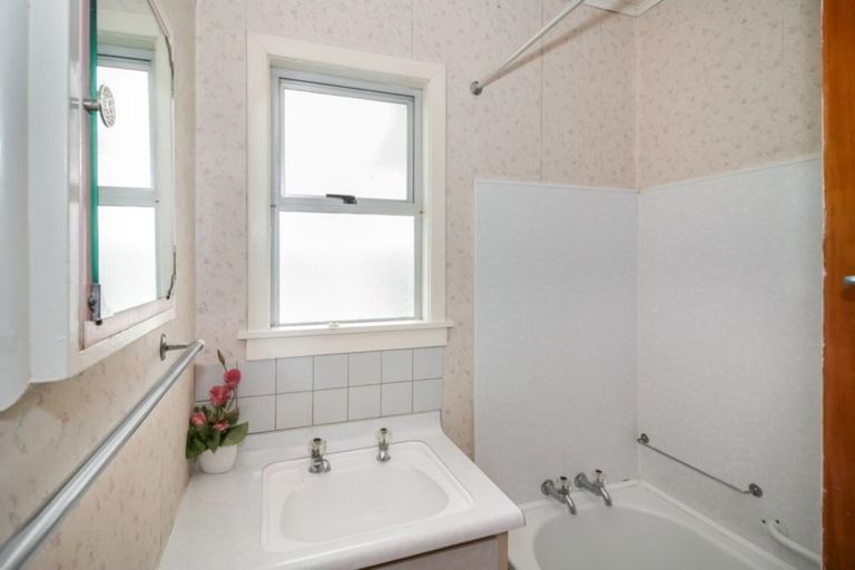 Photo of property in 15 Turakina Street, Merrilands, New Plymouth, 4312