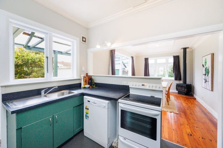Photo of property in 8 Guy Avenue, Takaro, Palmerston North, 4410