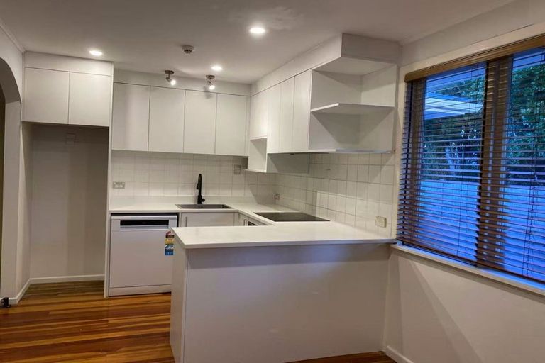 Photo of property in 5 Crockett Lane, Henderson, Auckland, 0610