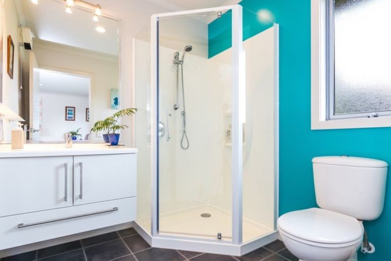 Photo of property in 21 Katelyn Place, Kinloch, Taupo, 3385