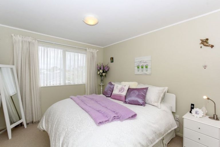 Photo of property in 2/498 Devon Street East, Strandon, New Plymouth, 4312