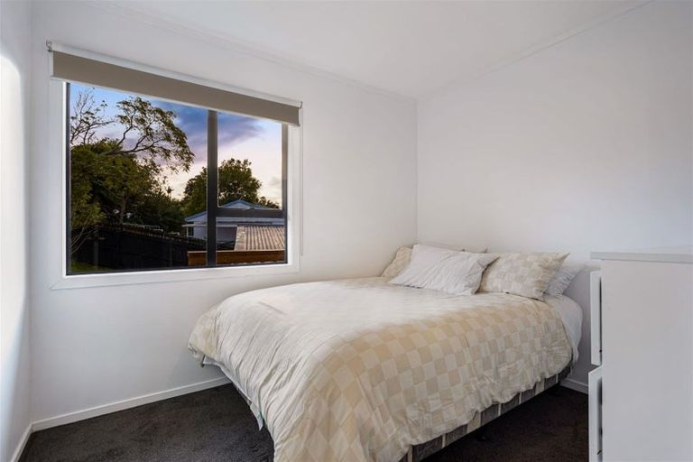 Photo of property in 5 Lowell Place, Massey, Auckland, 0614