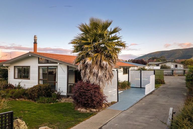 Photo of property in 1 Andrew Street, Waimate, 7924