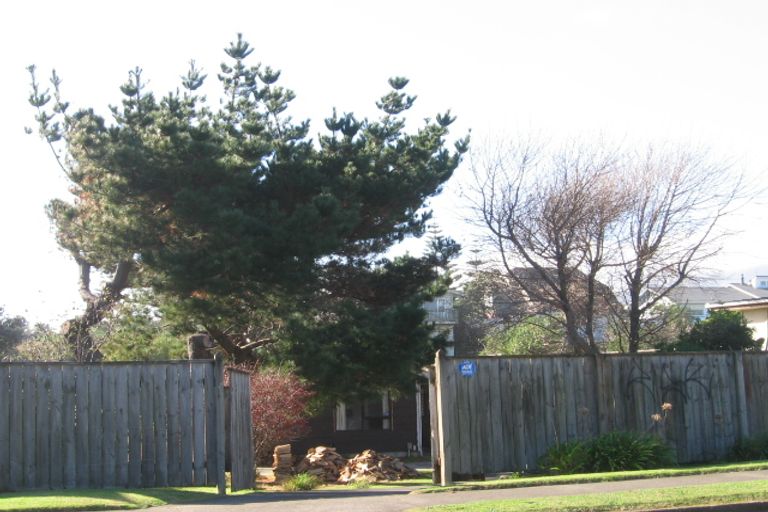 Photo of property in 5 Hughes Street, Waikanae Beach, Waikanae, 5036