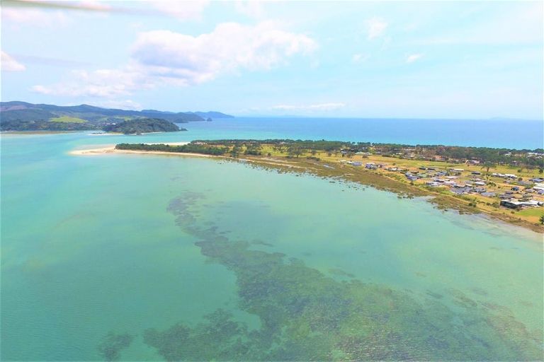 Photo of property in 129 Kelly Jade Avenue, Matarangi, Whitianga, 3592