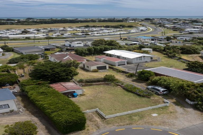 Photo of property in 9 Carthew Terrace, Foxton Beach, Foxton, 4815