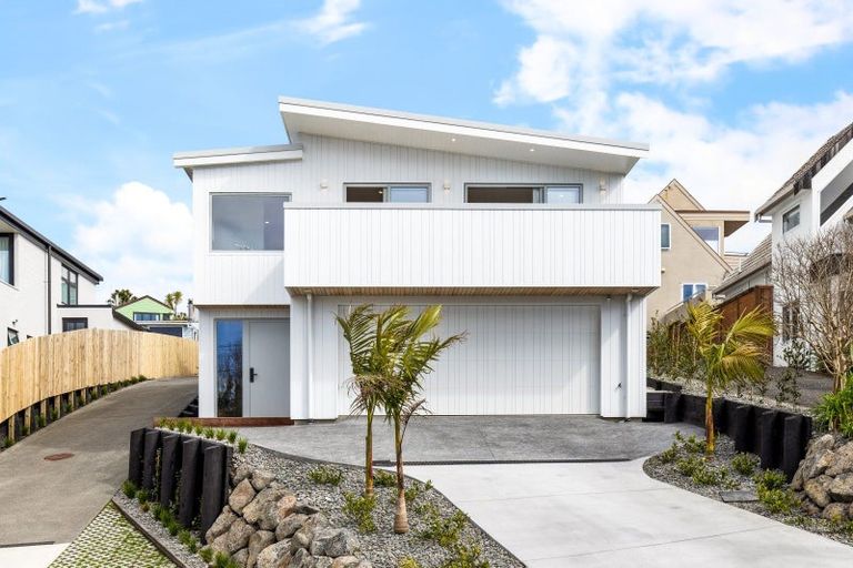 Photo of property in 23a Monyash Road, Manly, Whangaparaoa, 0930