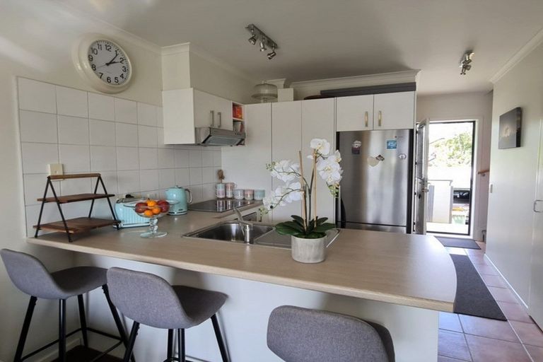 Photo of property in 2/5 Carolina Place, Albany, Auckland, 0632