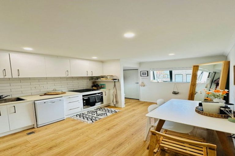 Photo of property in 8 Pangu Way, Mangere, Auckland, 2022