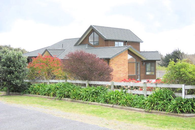 Photo of property in 15 Sea Poppy Way, Otaihanga, Paraparaumu, 5036