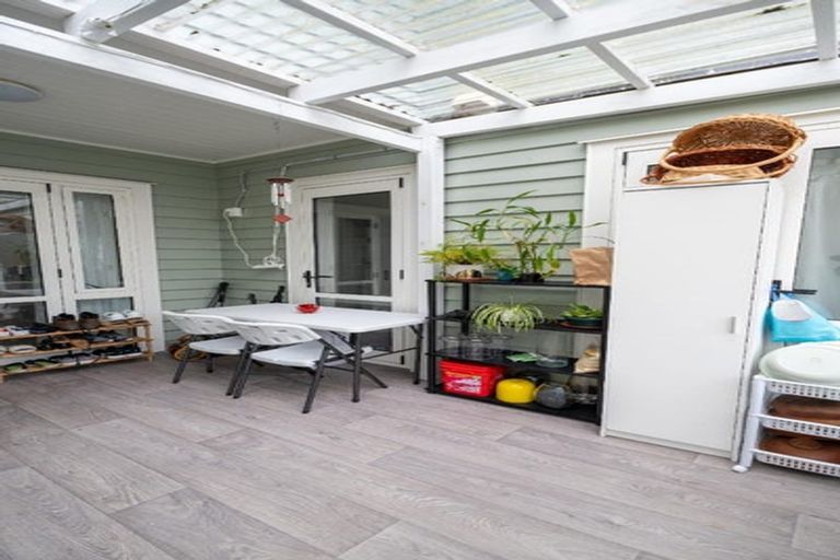 Photo of property in 11 Stitchbird Crescent, Papakura, 2110