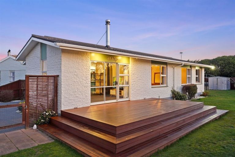 Photo of property in 10b Karlaw Place, Parklands, Christchurch, 8083