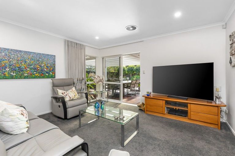 Photo of property in 17 Te Wharau Drive, Greenhithe, Auckland, 0632