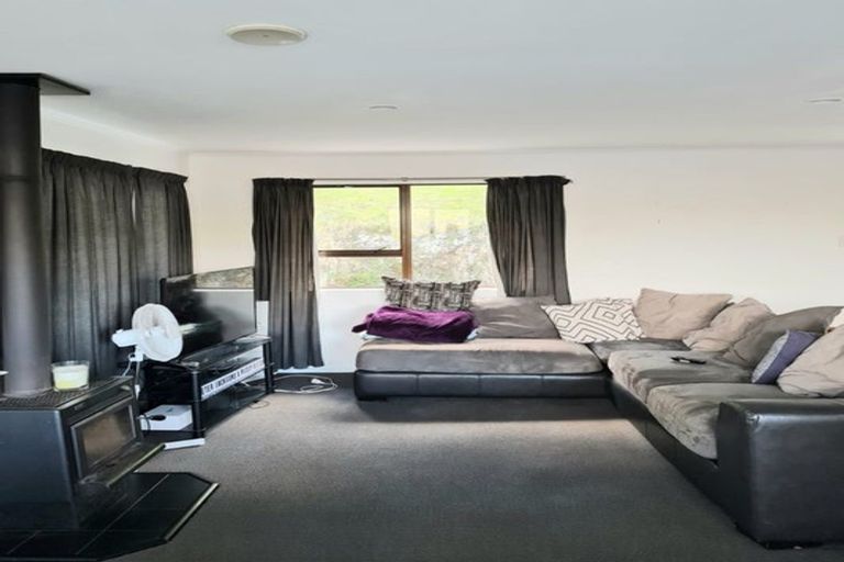 Photo of property in 9 Westra View, Tawa, Wellington, 5028