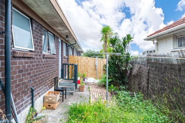 Photo of property in 6/13 Seabrook Avenue, New Lynn, Auckland, 0600