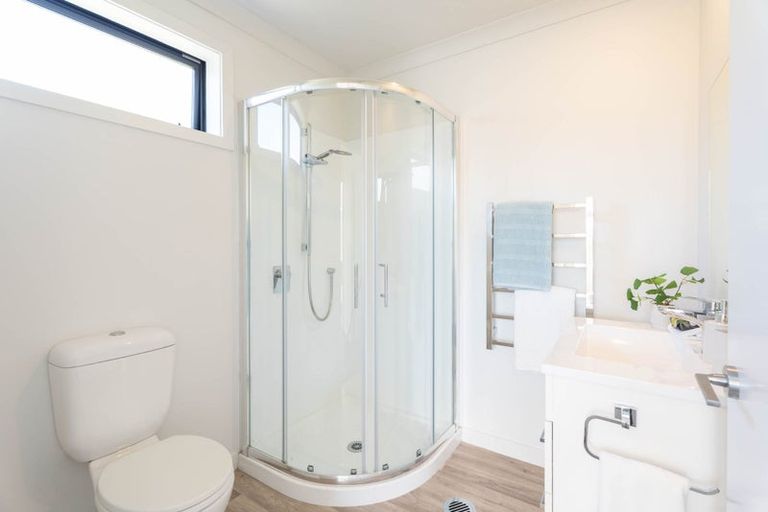 Photo of property in 2 Ara Paripari, Tawa, Wellington, 5028