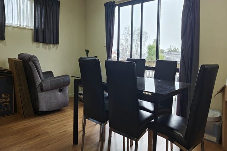 Photo of property in 19 Hercules Drive, Henderson, Auckland, 0612