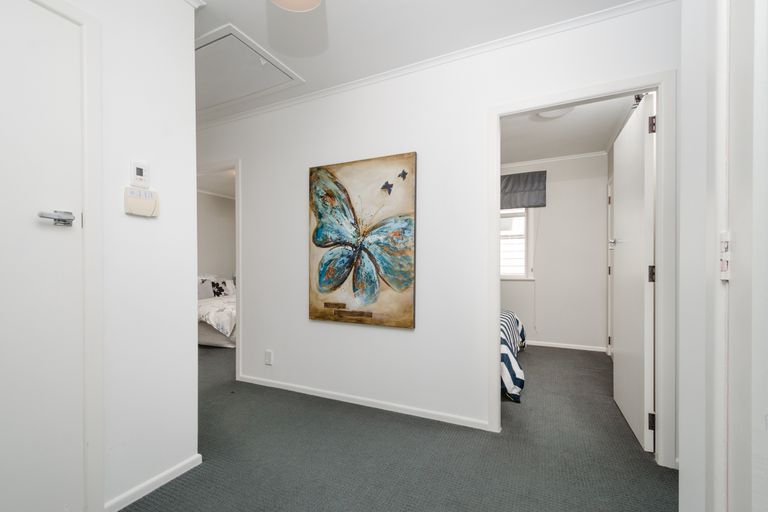 Photo of property in 2/27 Abbotleigh Avenue, Te Atatu Peninsula, Auckland, 0610