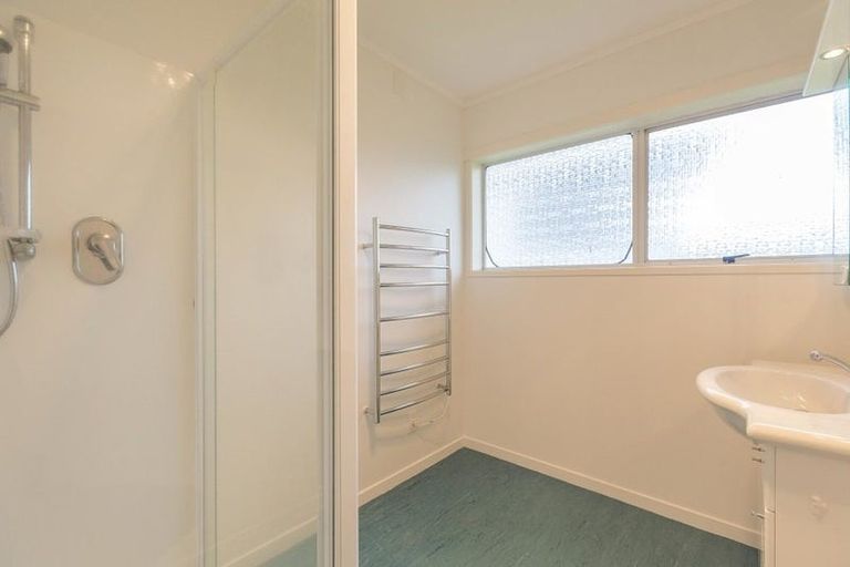 Photo of property in 17 Domain Road, Glenfield, Auckland, 0629