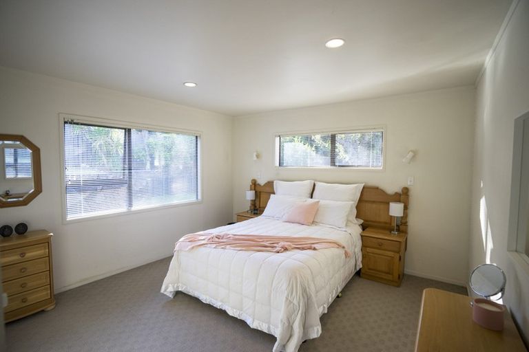 Photo of property in 119 Chelsea View Drive, Chatswood, Auckland, 0626