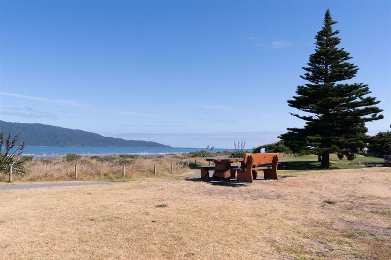 Photo of property in Ocean Apartments, 44-46 Marine Parade, Paraparaumu Beach, Paraparaumu, 5032