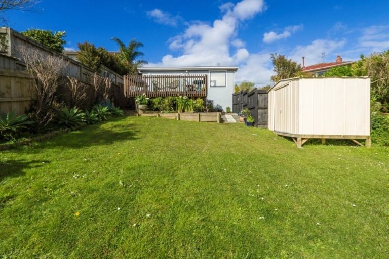 Photo of property in 2/50 Sylvan Avenue, Northcote, Auckland, 0627