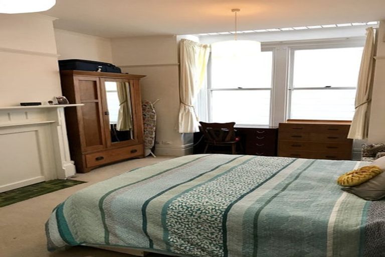 Photo of property in 194 Oriental Parade, Oriental Bay, Wellington, 6011