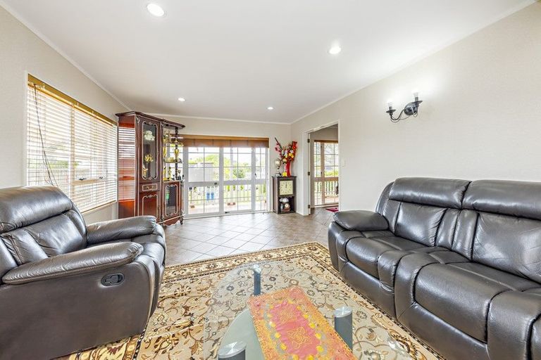 Photo of property in 47 Evanda Crescent, Conifer Grove, Takanini, 2112