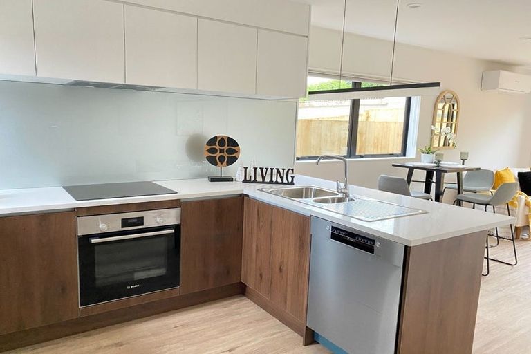 Photo of property in 11/237 Swanson Road, Henderson, Auckland, 0610