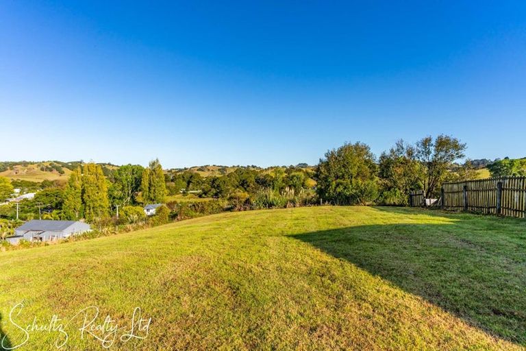 Photo of property in 10 Skelton Crescent, Paparoa, 0571