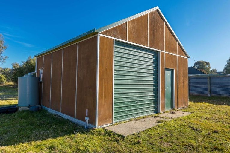 Photo of property in 31 Timaru Road, Waimate, 7924