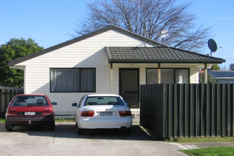 Photo of property in 1 Crewe Crescent, Hokowhitu, Palmerston North, 4410