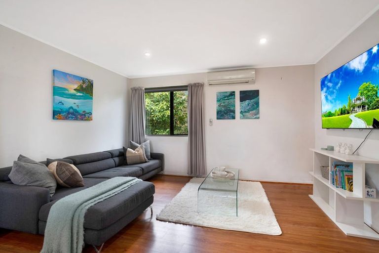 Photo of property in 2/219 Glenfield Road, Hillcrest, Auckland, 0627