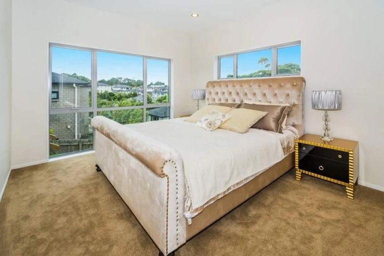 Photo of property in 8 Namsan Close, Fairview Heights, Auckland, 0632