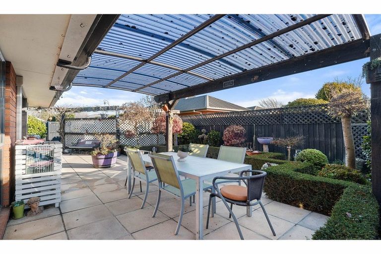 Photo of property in 2/2 Fountainhead Lane, Hillmorton, Christchurch, 8025