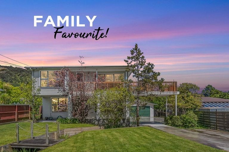 Photo of property in 76 Horoeka Street, Stokes Valley, Lower Hutt, 5019