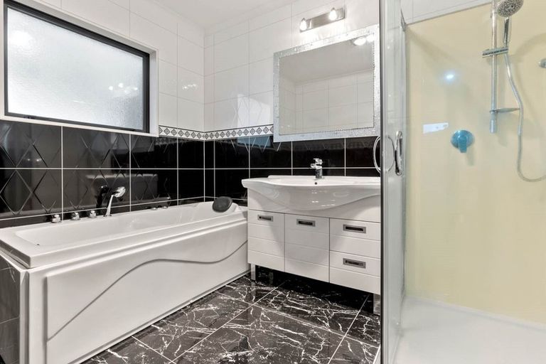 Photo of property in 41 Cape Vista Crescent, Pukekohe, 2120