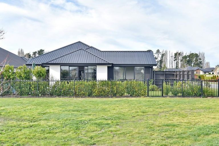 Photo of property in 41a Taiore Crescent, Marshland, Christchurch, 8083