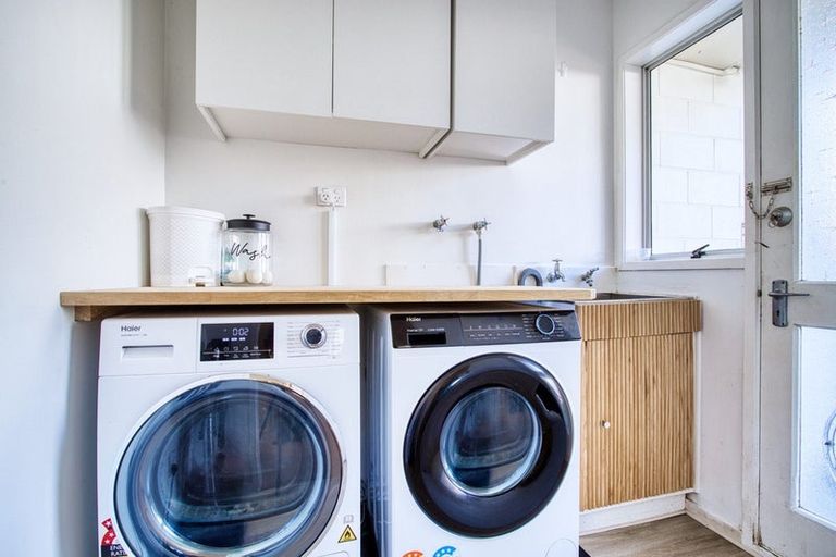 Photo of property in 2/34 Bayview Road, Bayview, Auckland, 0629