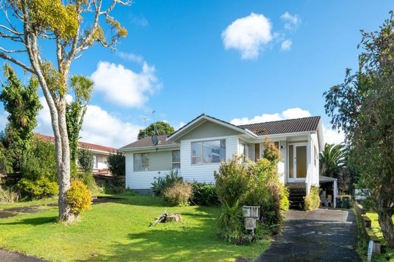 Photo of property in 8 Jenelin Road, Glendene, Auckland, 0602
