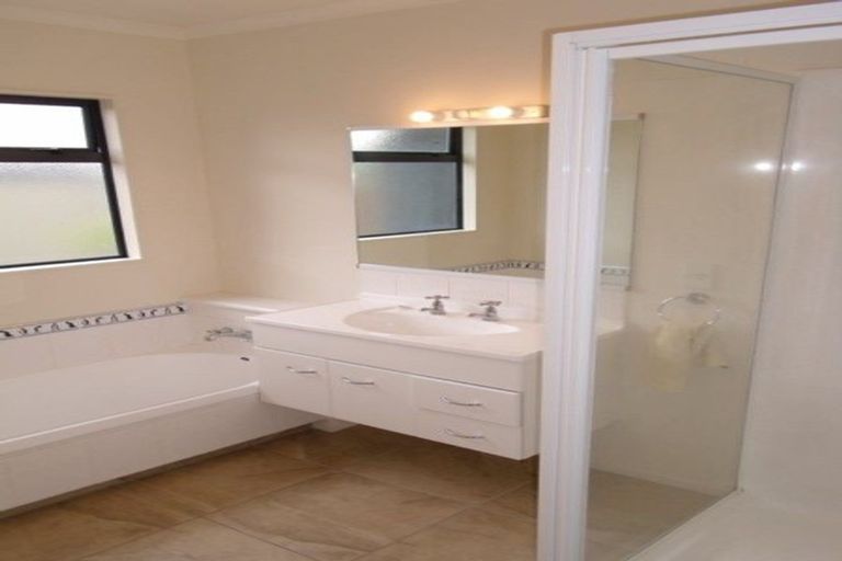 Photo of property in 16 Newbury Place, Taradale, Napier, 4112