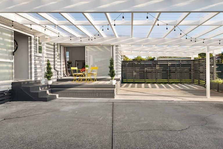 Photo of property in 24 Cobham Crescent, Kelston, Auckland, 0602