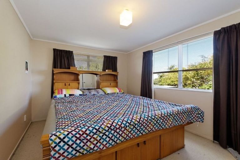 Photo of property in 37 Hassan Drive, Massey, Auckland, 0614