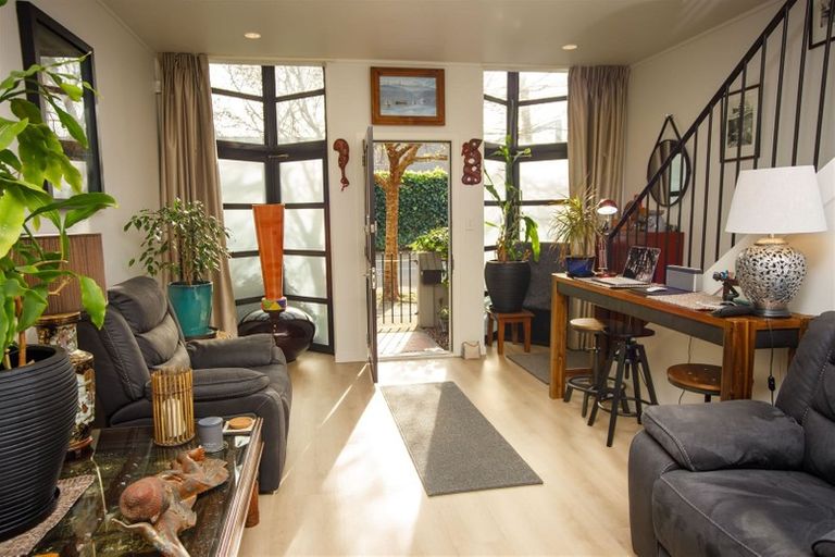 Photo of property in Mendosa Terraces Apartments, 3/9 Ebor Street, Te Aro, Wellington, 6011