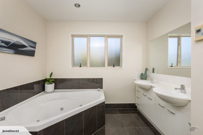 Photo of property in 96 Broadhaven Avenue, Parklands, Christchurch, 8083