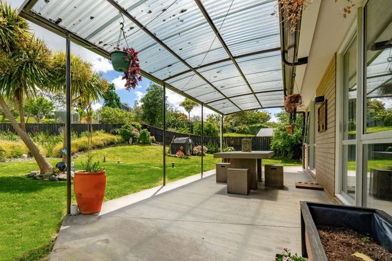 Photo of property in 16 Gavinike Place, Waimauku, 0812