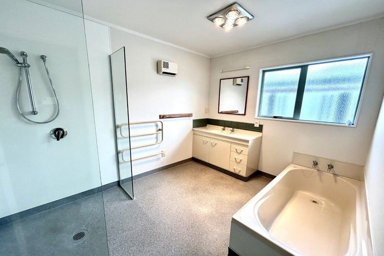 Photo of property in 6 Edgewater Grove, Whakatane, 3120